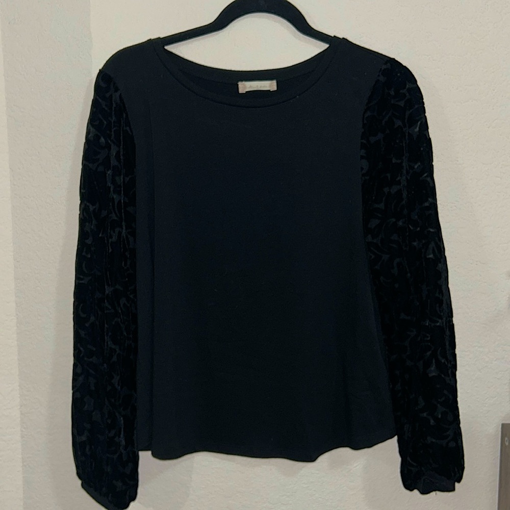 Black Altar’d State MEDIUM Long Sleeve Velvet/Mesh Sleeve